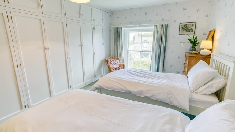 Boltholes and Hideaways Anglesey Plas Lligwy twin beds 2