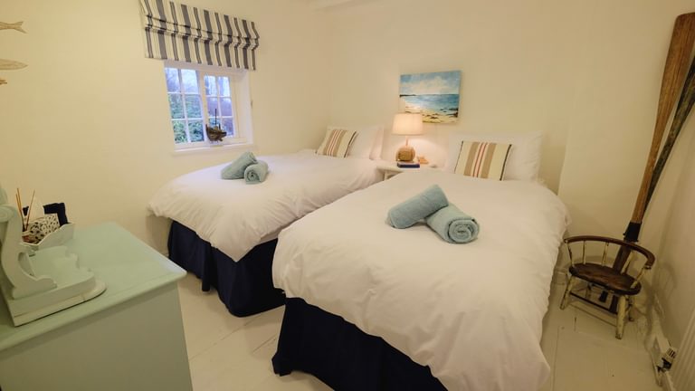 Boltholes and Hideaways Apple Tree Cottage Beaumaris Superking as twin bedroom