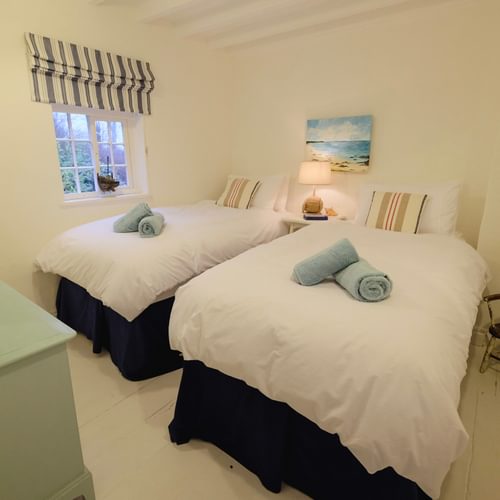 Boltholes and Hideaways Apple Tree Cottage Beaumaris Superking as twin bedroom
