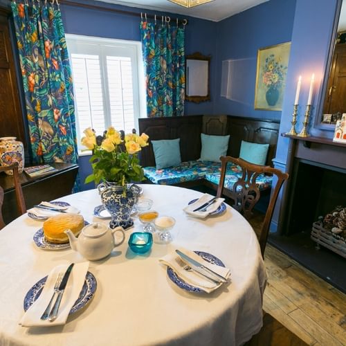 Boltholes and Hideaways Apple Tree Cottage Beaumaris dog friendly sleeps 6 formal dining 1620