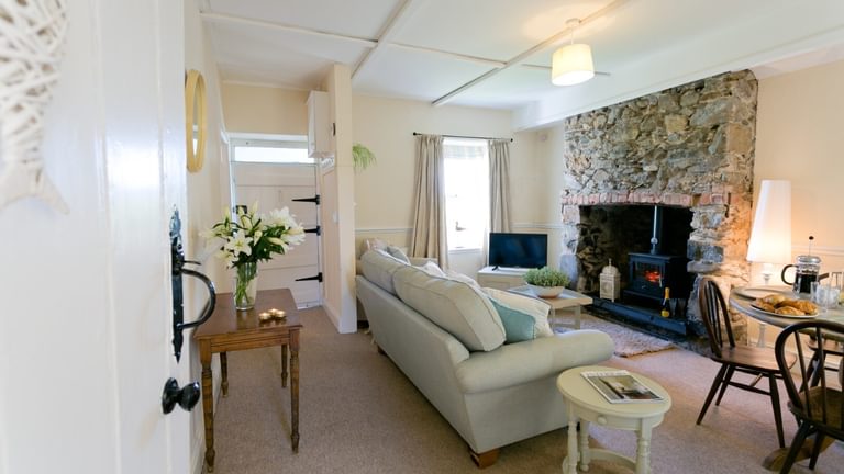Boltholes and Hideaways Bodwarren across the sitting room 1620