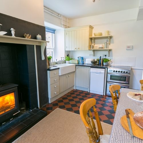 Boltholes and Hideaways Bears Cottage Lligwy country kitchen