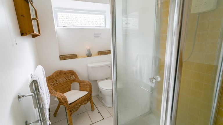 Boltholes and Hideaways Bears Cottage Lligwy shower room