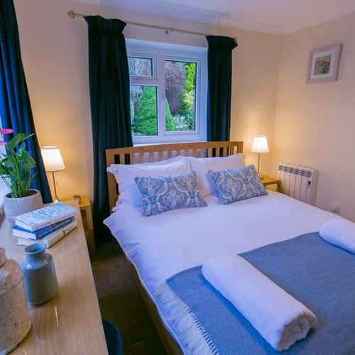 Boltholes and Hideaways Bryn Rhosyn Red Wharf Bay Anglesey Double bedroom Two