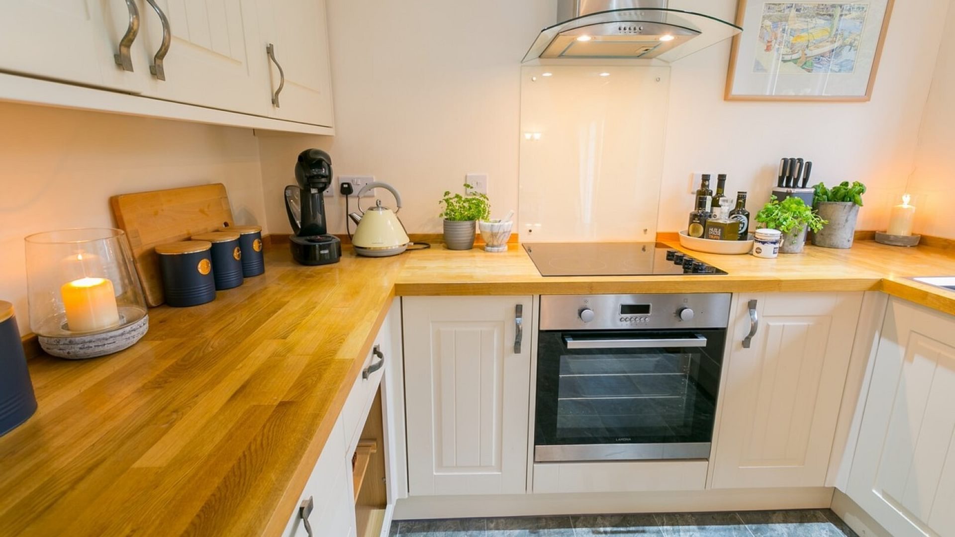 Boltholes and Hideaways Bryn Rhosyn Red Wharf Bay Anglesey kitchen oven