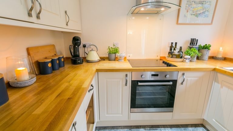 Boltholes and Hideaways Bryn Rhosyn Red Wharf Bay Anglesey kitchen oven