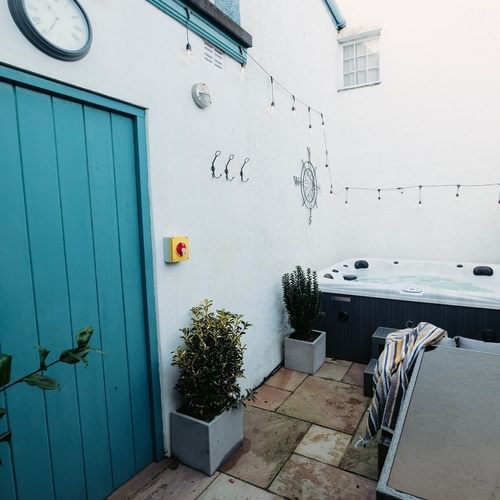Boltholes and Hideaways Bunkers Hill hot tub dog friendly sleeps 6 1358