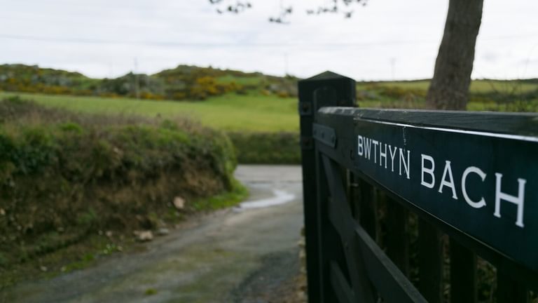 Boltholes and Hideaways Bwthyn Bach Church Bay gate name
