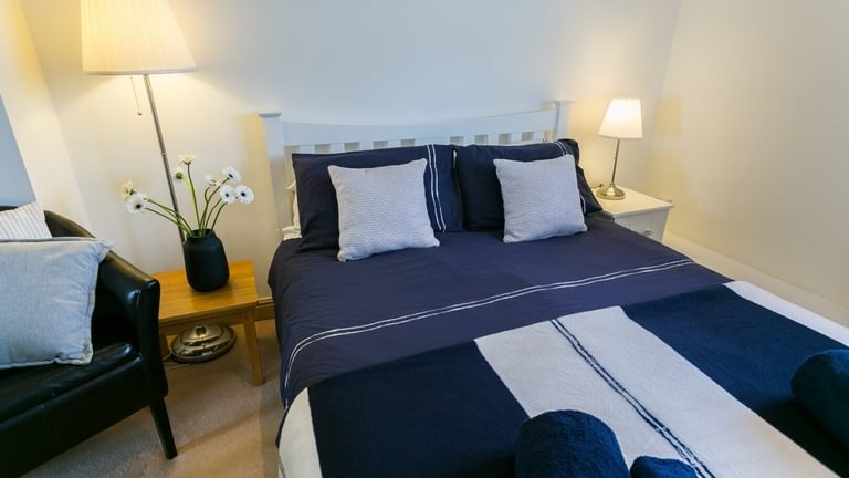 Boltholes and Hideaways Bwthyn Bach Church Bay king size bed