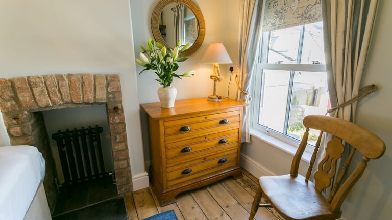 Boltholes and Hideaways Glan Y Mor Beaumaris sleeps 4 dog friendly chair twin bed