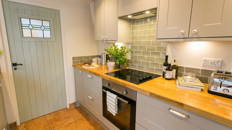 Boltholes and Hideaways Glan Y Mor Beaumaris sleeps 4 dog friendly kitchen cooker