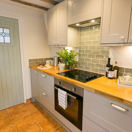 Boltholes and Hideaways Glan Y Mor Beaumaris sleeps 4 dog friendly kitchen cooker