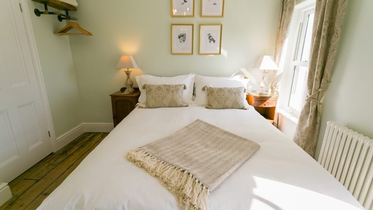 Boltholes and Hideaways Glan Y Mor Beaumaris sleeps 4 dog friendly to king bed