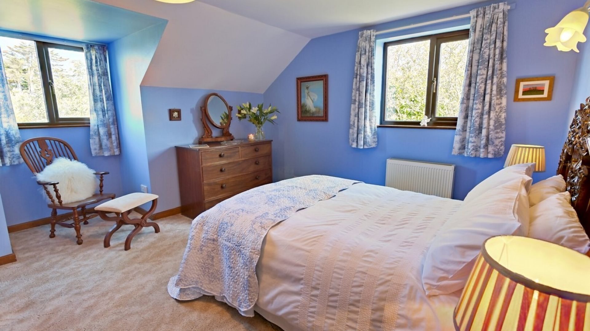 Boltholes and Hideaways Erw Fach master bedroom with en suite 1620