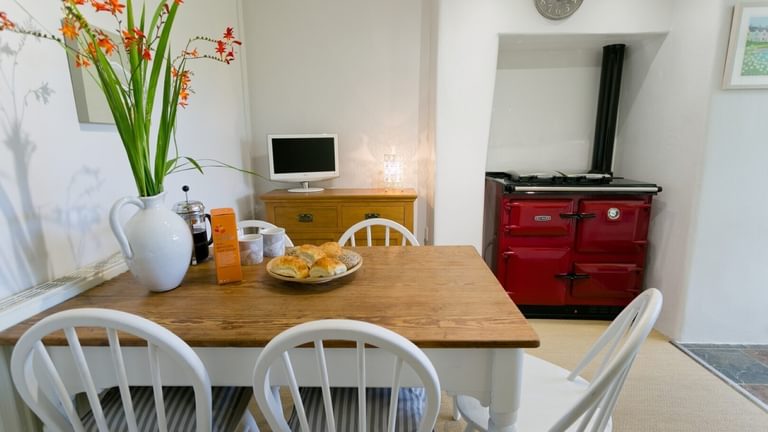 Boltholes and Hideaways Honey Hill Cottage Llangoed Rayburn