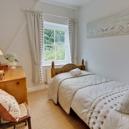 Boltholes and Hideaways Honey Hill Cottage Llangoed single bedroom front house