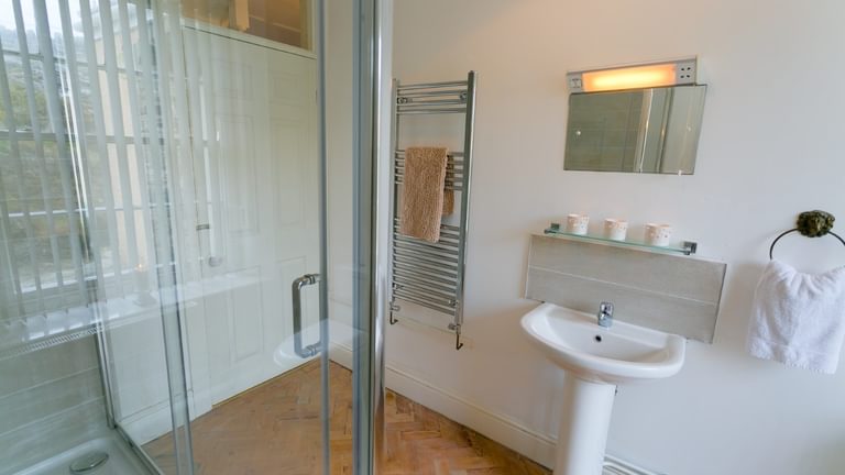 Boltholes and Hideaways Hafod Trearddur Bay Holiday Let Anglesey downstairs new shower room 1620
