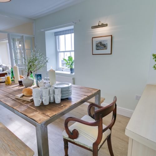 Boltholes and Hideaways Hafod Trearddur Bay Holiday Let Anglesey kitchen table 1620