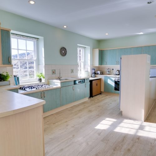 Boltholes and Hideaways Hafod Trearddur Bay Holiday Let Anglesey large kitchen 1620
