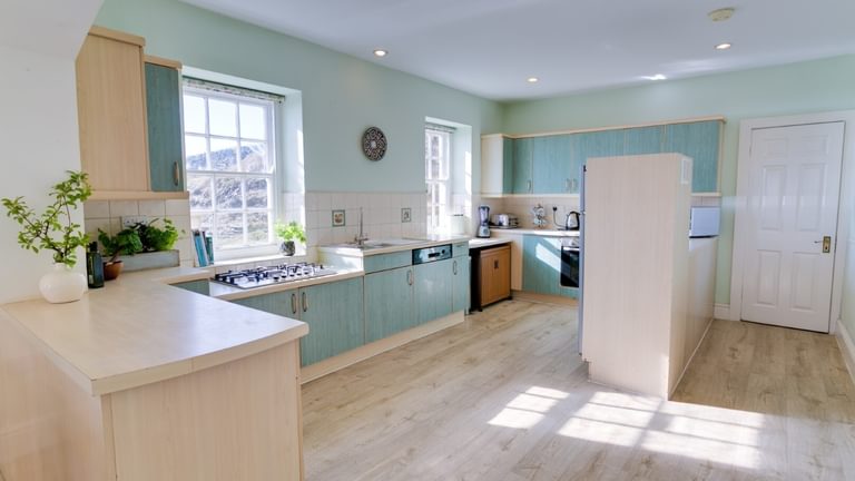 Boltholes and Hideaways Hafod Trearddur Bay Holiday Let Anglesey large kitchen 1620