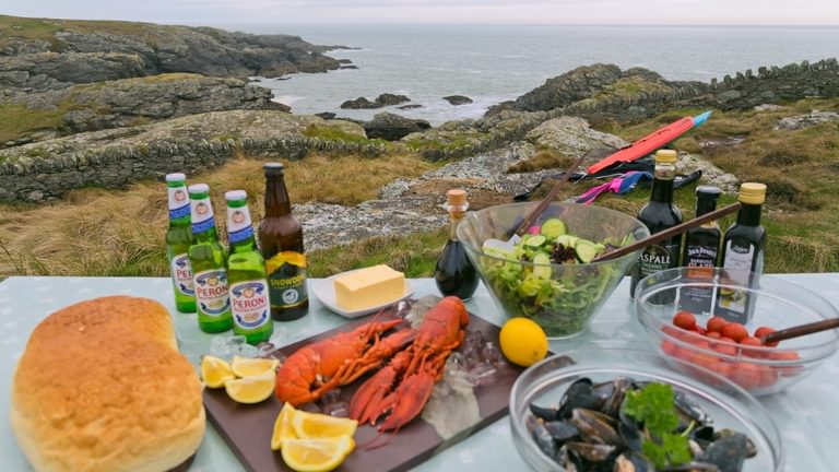 Boltholes and Hideaways Hafod Trearddur Bay Holiday Let Anglesey lobster and mussels 1620