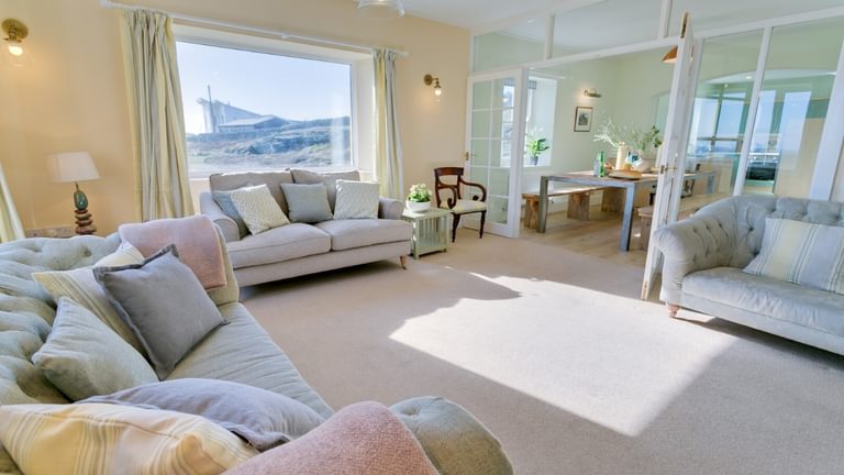 Boltholes and Hideaways Hafod Trearddur Bay Holiday Let Anglesey plenty of seating 1620