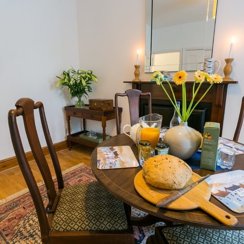 Boltholes and Hideaways Heulfre Beaumaris sleeps 4 dining room area 1620