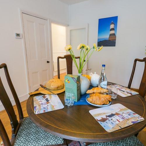 Boltholes and Hideaways Heulfre Beaumaris sleeps 4 dining room to front hall 1620