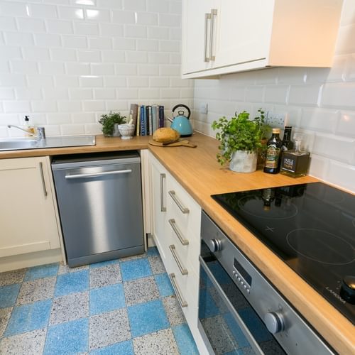 Boltholes and Hideaways Heulfre Beaumaris sleeps 4 hob 1620