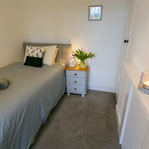 Boltholes and Hideaways Heulfre Beaumaris sleeps 4 single bedroom 1620