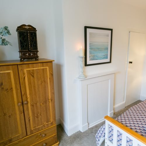 Boltholes and Hideaways Heulfre Beaumaris sleeps 4 wardrobe 1620