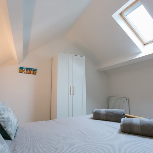 Boltholes and Hideaways Heulfre Beaumaris sleeps 4 top floor double to window