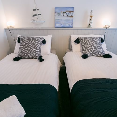 Boltholes and Hideaways Hyfrydle Beaumaris twin beds to super king 1620