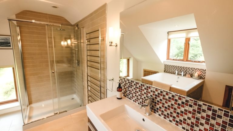 Boltholes and Hideaways Llynnon Lodge large shower 1620