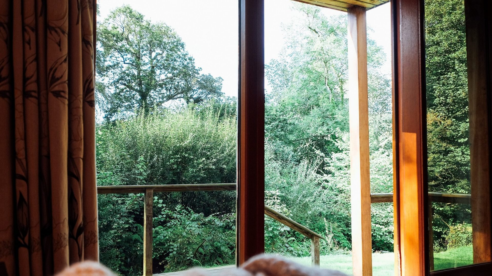 Boltholes and Hideaways Llynnon Lodge sitting room balcony outside in