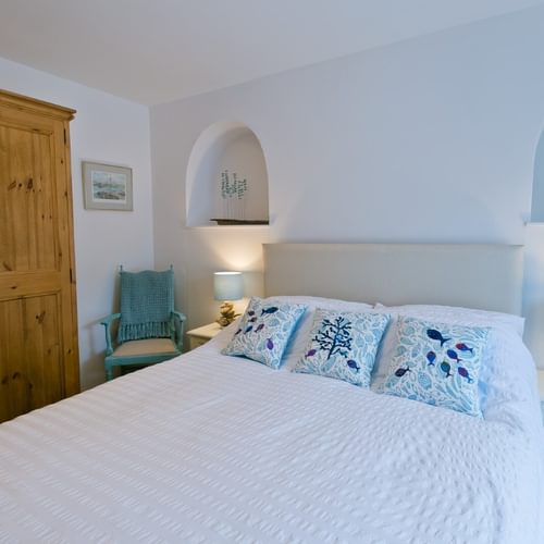 Boltholes and Hideaways Melvin Cottage Beaumaris master bedroom 1620