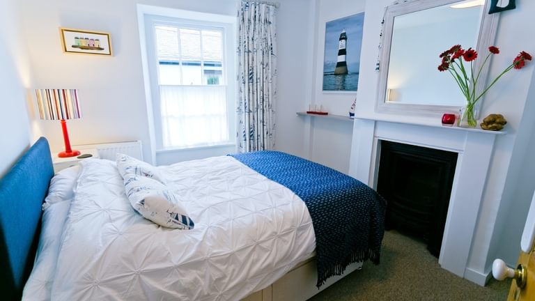Boltholes and Hideaways Melvin Cottage Beaumaris large 4ft single bedroom 1620
