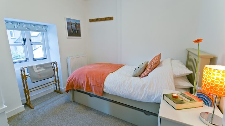 Boltholes and Hideaways Melvin Cottage Beaumaris single bedroom with truckle bed 1620