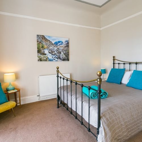Boltholes and Hideaways Menai Gardens Penmon Trwyn y Penrhyn Anglesey to king bed 1620