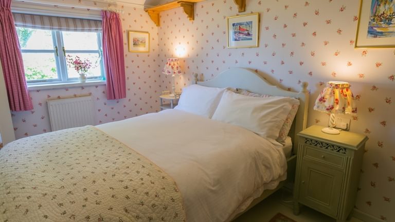 Boltholes and Hideaways Pentir Penmon double bed