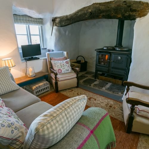 Boltholes and Hideaways Pentir Penmon sitting room cosy fire