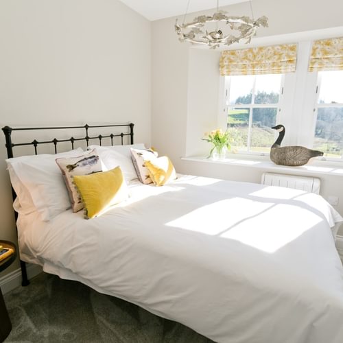 Boltholes and Hideaways Plas Y Coed Double bedroom