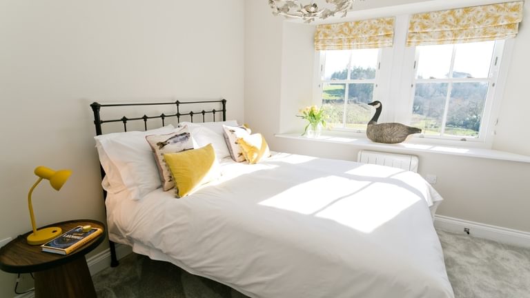 Boltholes and Hideaways Plas Y Coed Double bedroom