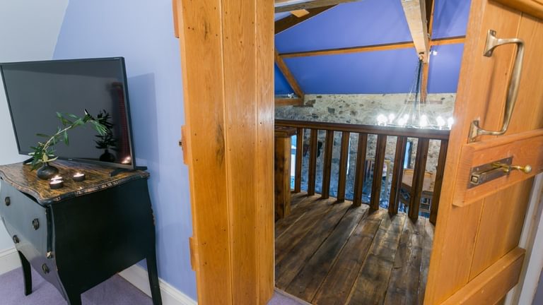 Boltholes and Hideaways Tal Y Bont Stables twin bedroom Harrier stairs to hall 1620