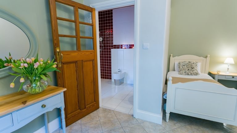 Boltholes and Hideaways Tal Y Bont Uchaf Stables Hobby Suite twin room to family shower room 1620