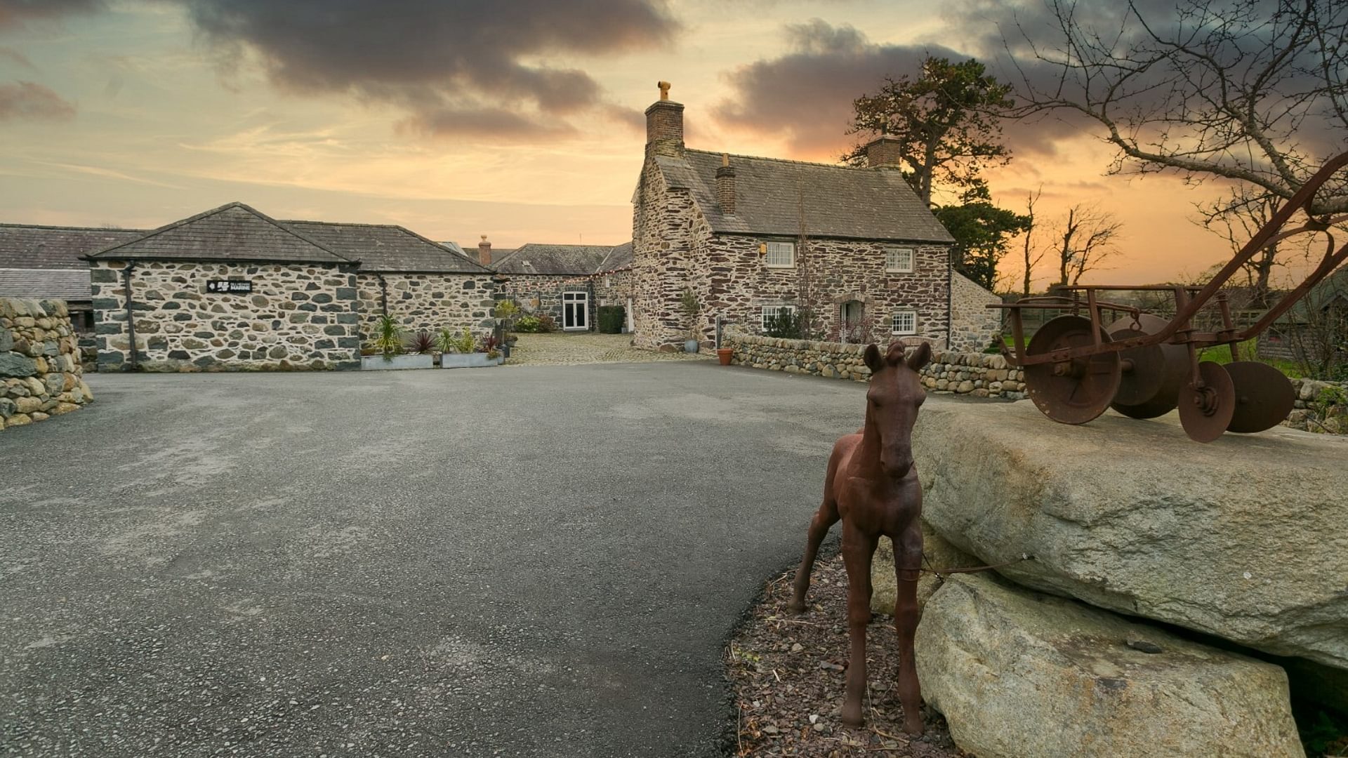 Boltholes and Hideaways Tal Y Bont Uchaf Stables main entrance 1620