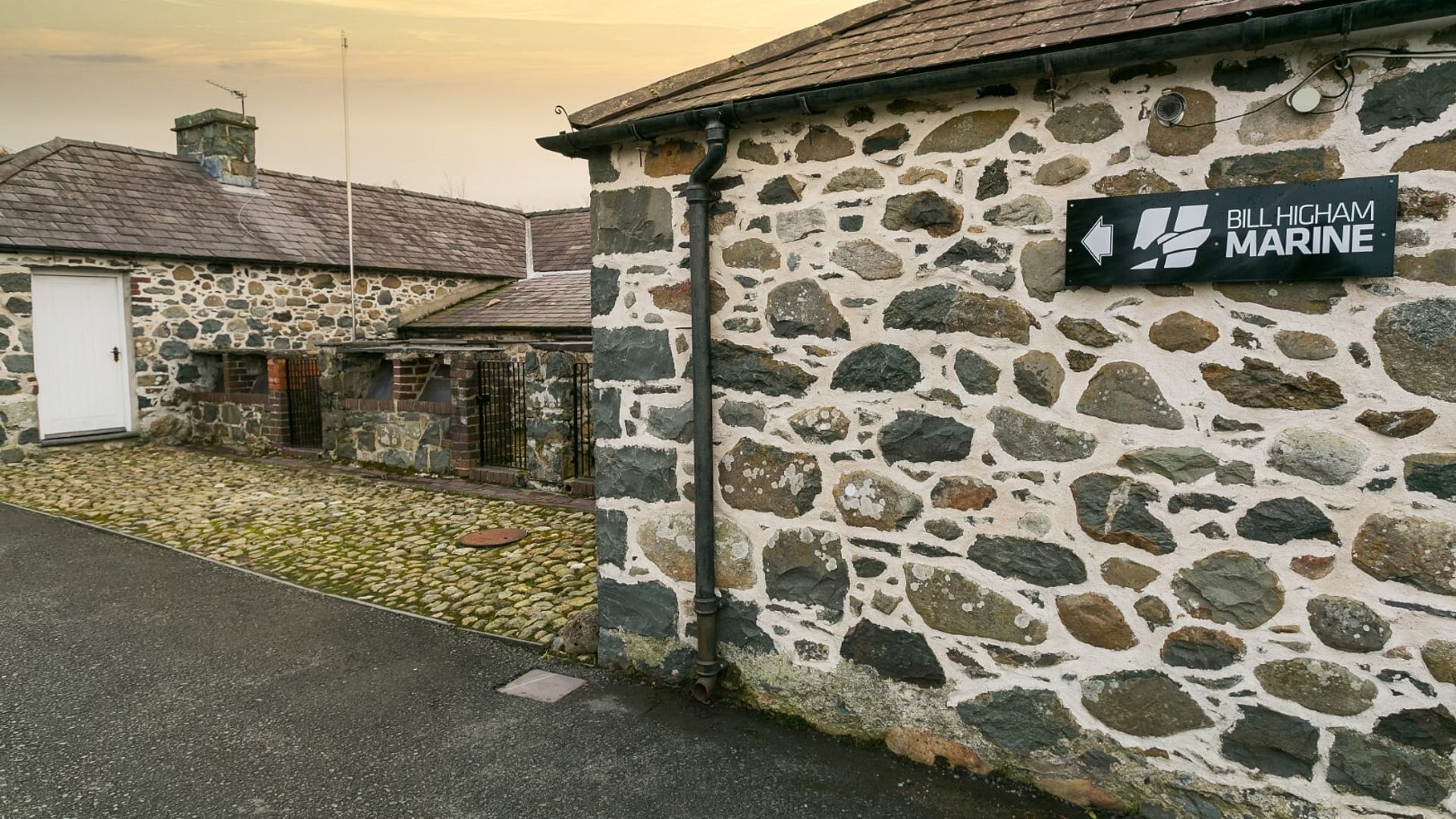 Boltholes and Hideaways Tal Y Bont Uchaf Stables boatyard 1620