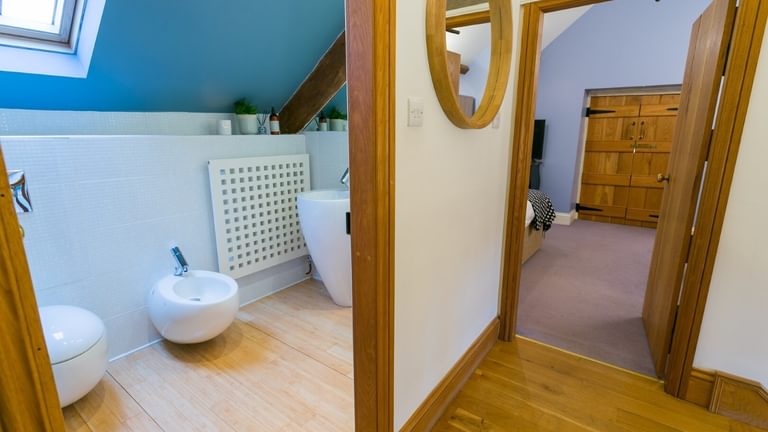 Boltholes and Hideaways Tal Y Bont Uchaf Stables family bathroom for Osprey and Harrier 1620