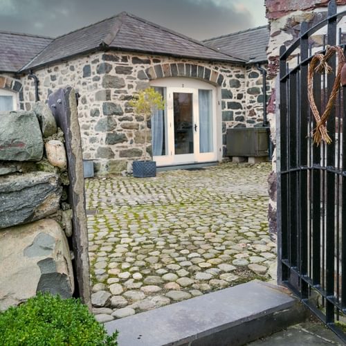 Boltholes and Hideaways Tal Y Bont Uchaf The Cottage sleeps 2 from gate Large