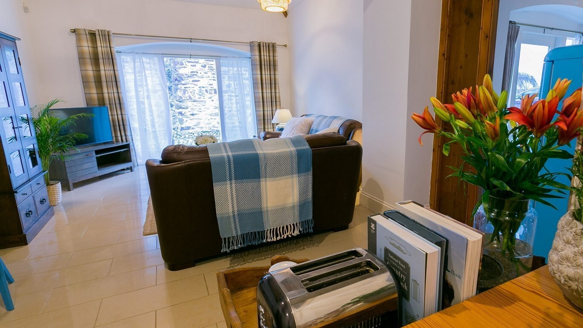 Boltholes and Hideaways Tal Y Bont Uchaf The Cottage sleeps 2 open plan living area to door 1370